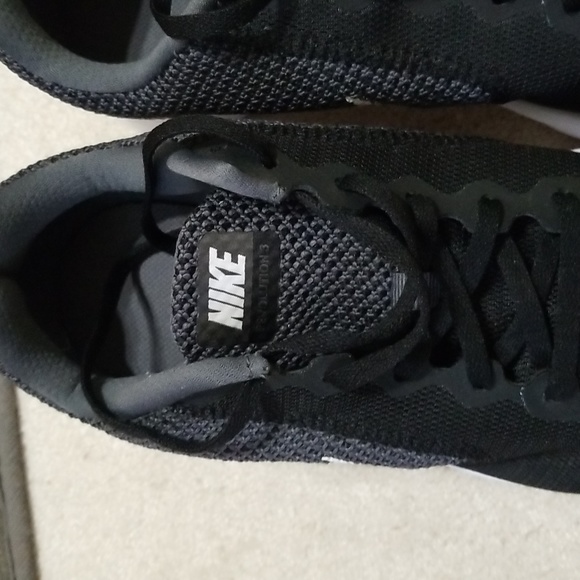 Mens Nike tennis shoes size 8.5W - Picture 3 of 8